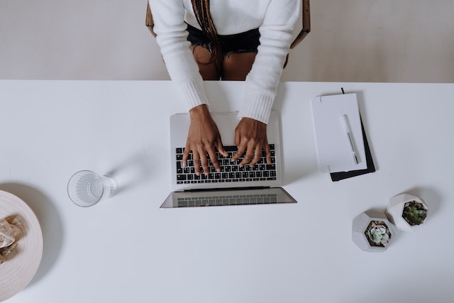 Veilig en duurzaam omgaan met oude laptops: harde schijf vernietigen en inleveren Veilig en duurzaam omgaan met oude laptops: harde schijf vernietigen en inleveren